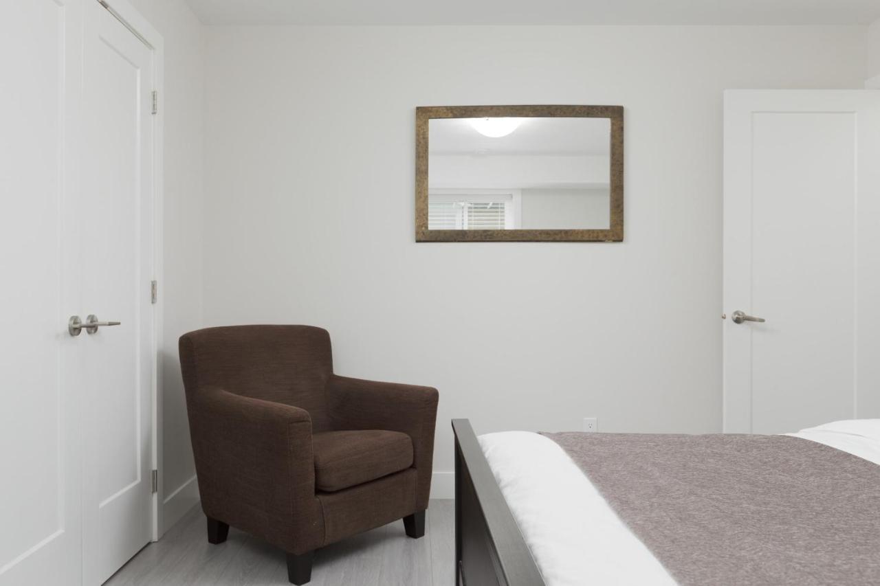 Tastefully Furnished And Newly Updated 2 Bd Central Lynn Valley North Vancouver Villa Exterior photo