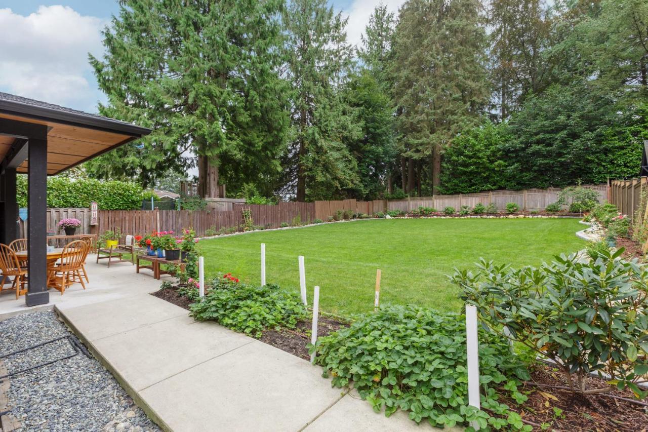 Tastefully Furnished And Newly Updated 2 Bd Central Lynn Valley North Vancouver Villa Exterior photo