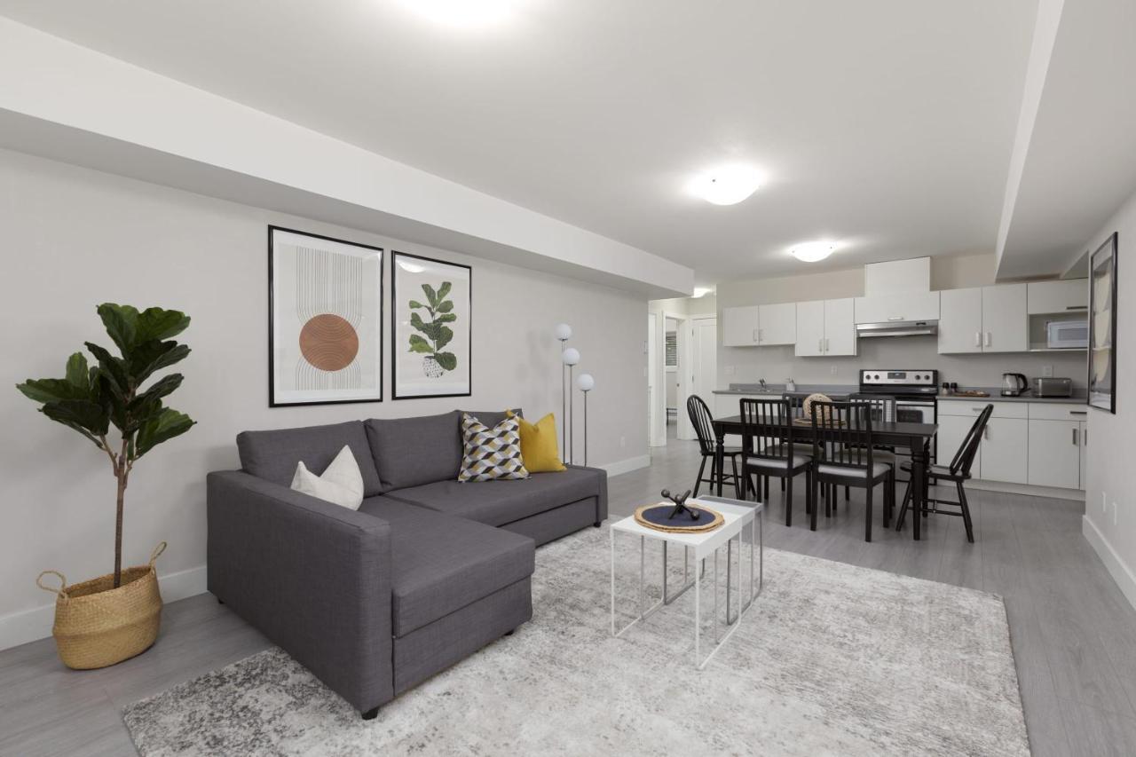 Tastefully Furnished And Newly Updated 2 Bd Central Lynn Valley North Vancouver Villa Exterior photo