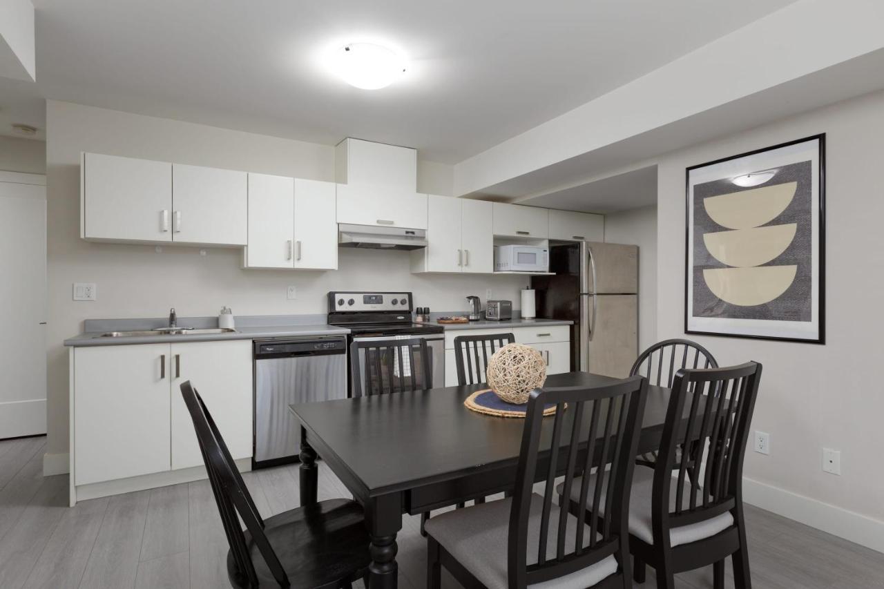 Tastefully Furnished And Newly Updated 2 Bd Central Lynn Valley North Vancouver Villa Exterior photo